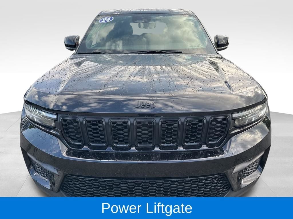 Used 2024 Jeep Grand Cherokee Altitude AWD/4WD image 5