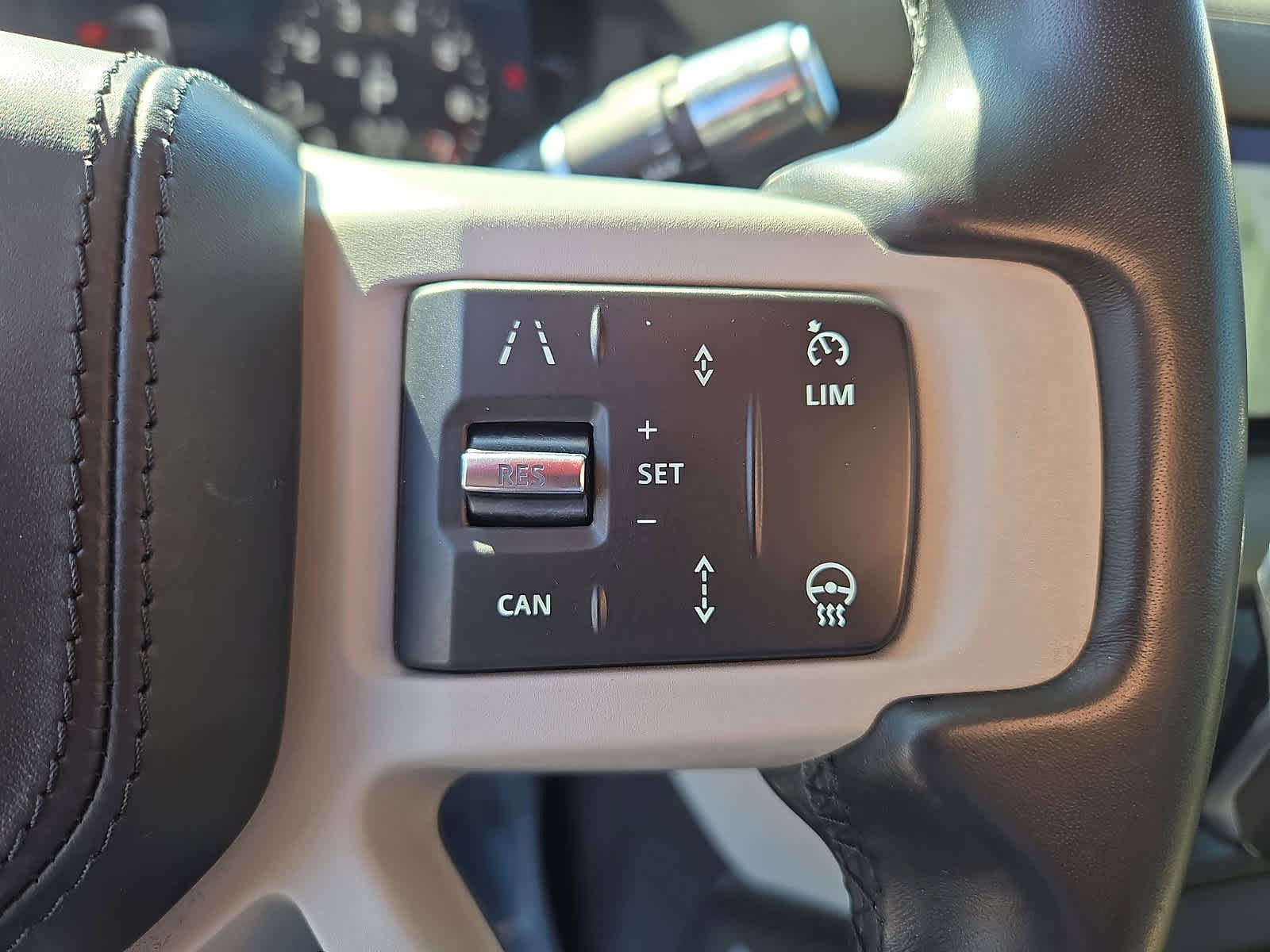 Used 2020 Land Rover Defender 110 HSE image 25