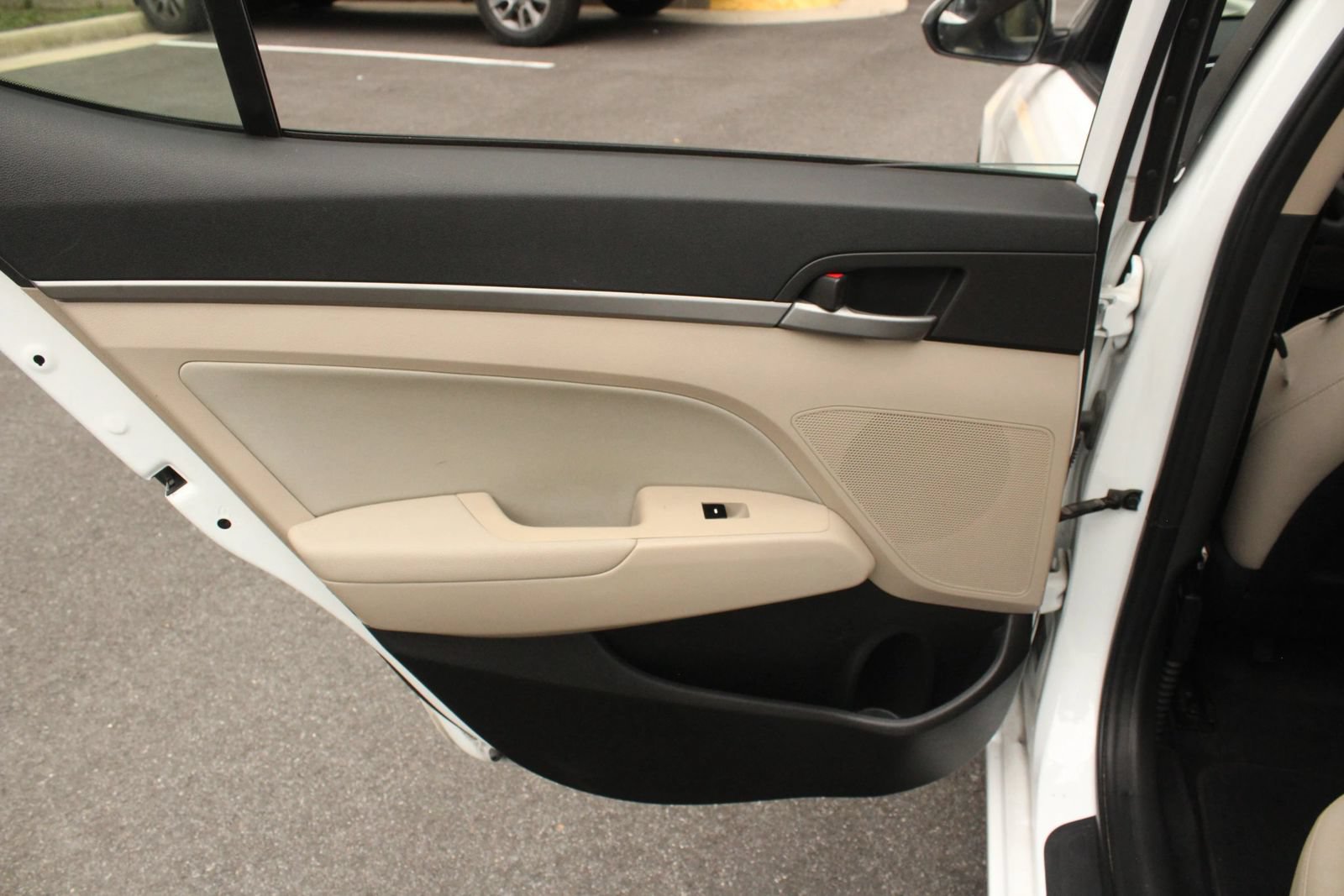 Used 2017 Hyundai Elantra SE FWD image 19
