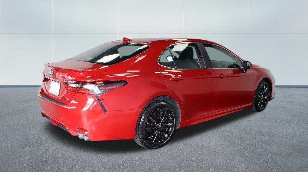 Used 2024 Toyota Camry SE w/ Cold Weather Package FWD image 7