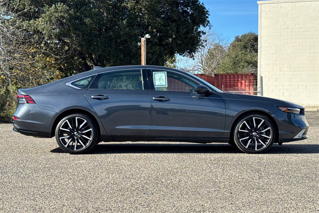 Used 2023 Honda Accord Touring image 3