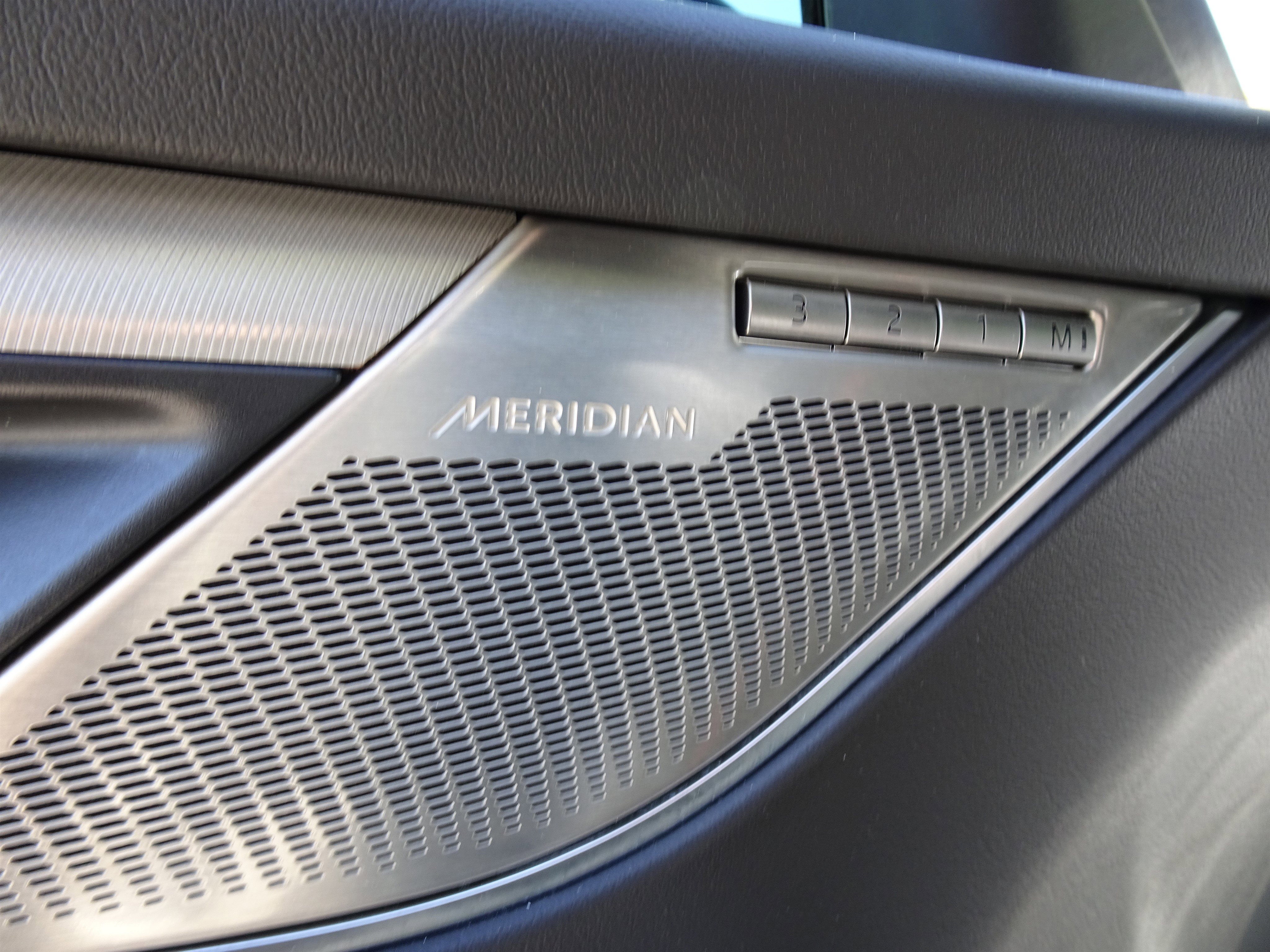 Certified 2025 Jaguar F-PACE R-Dynamic S image 17