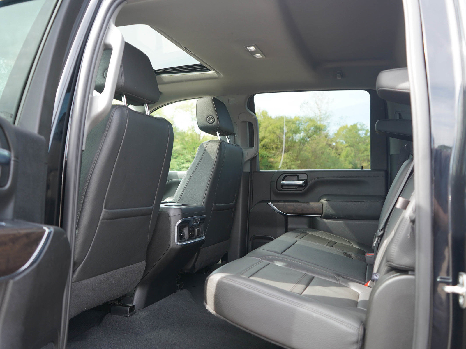Used 2022 GMC Sierra 3500 Denali AWD/4WD image 16