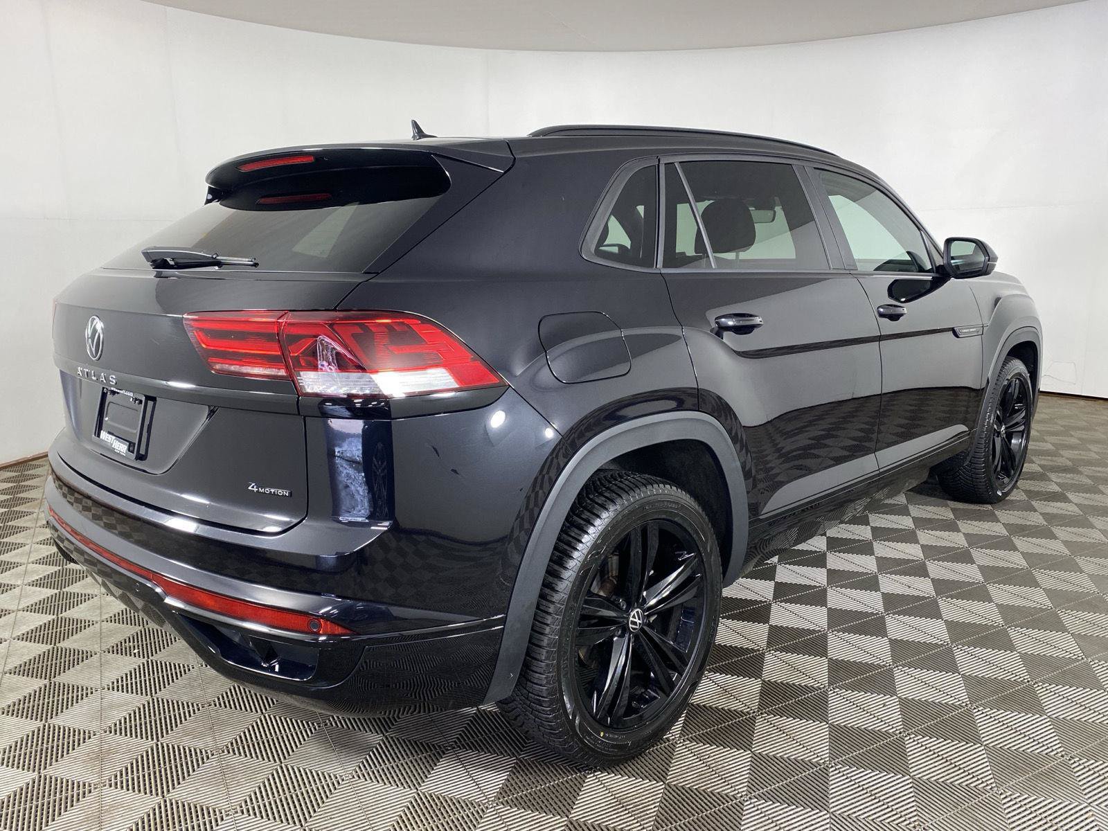 Used 2023 Volkswagen Atlas Cross Sport SEL R-Line AWD/4WD image 7