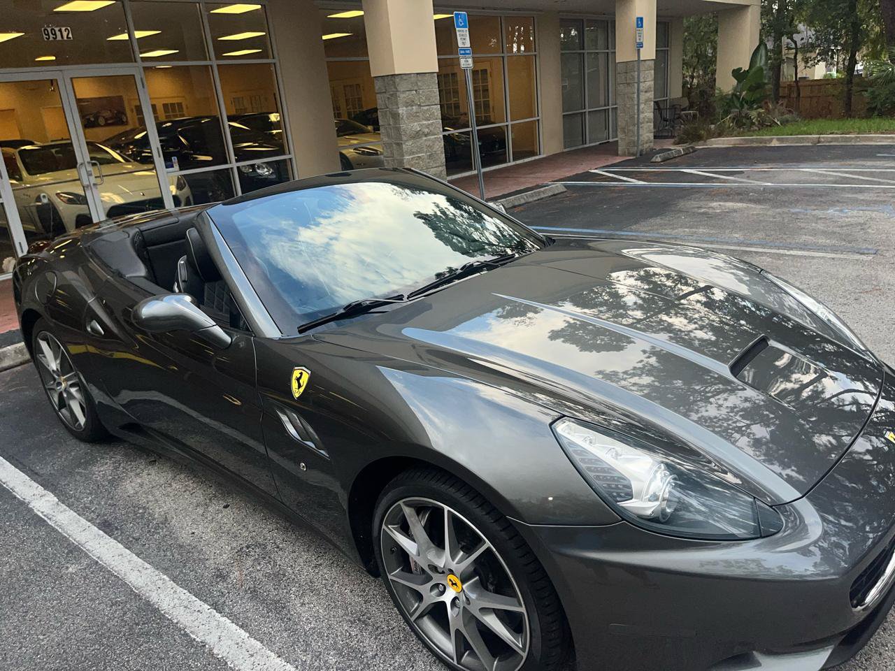 Used 2011 Ferrari California RWD image 2