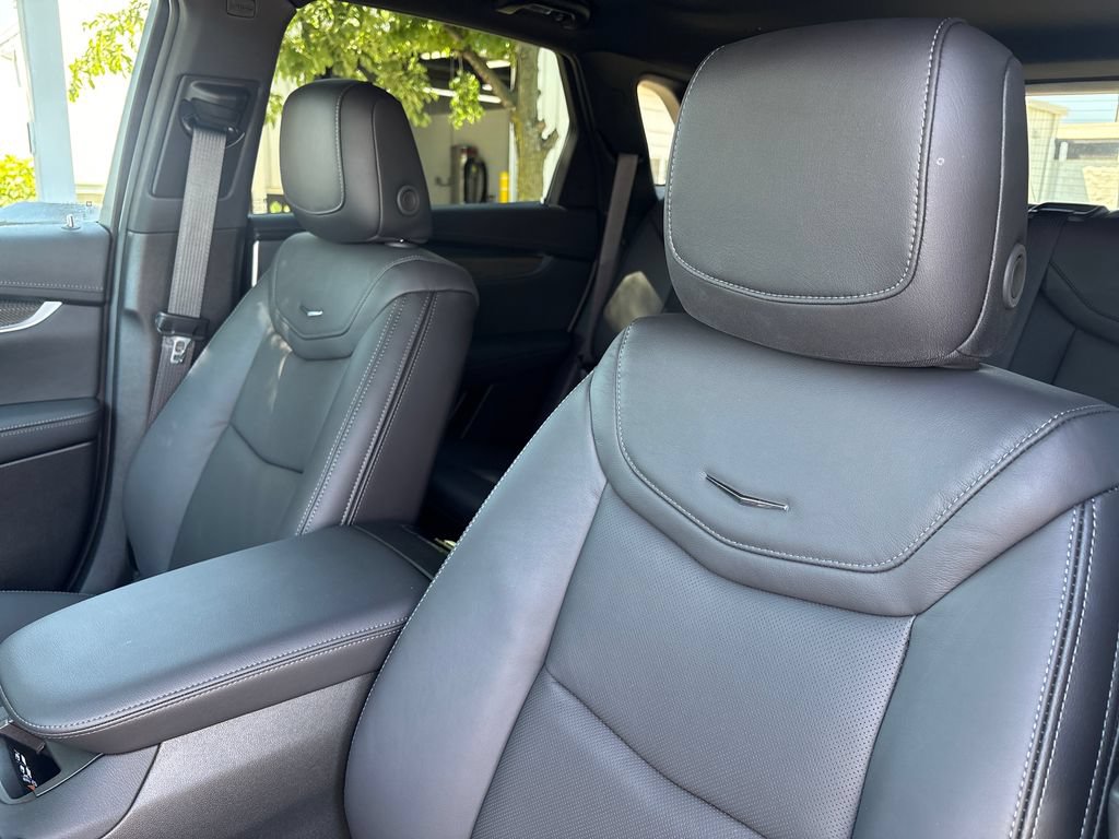 New 2026 Cadillac XT5 Sportv w/ LPO, Floor Liner Package AWD/4WD image 16