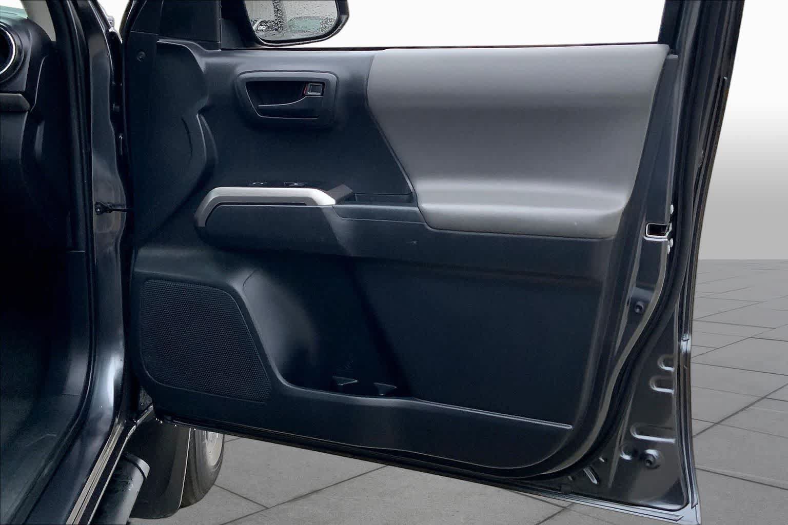 Used 2022 Toyota Tacoma SR5 RWD image 22