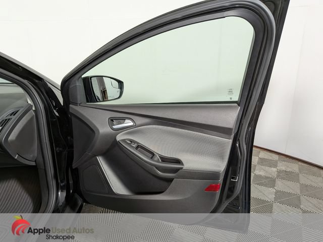 Used 2014 Ford Focus SE w/ SE Winter Package FWD image 30
