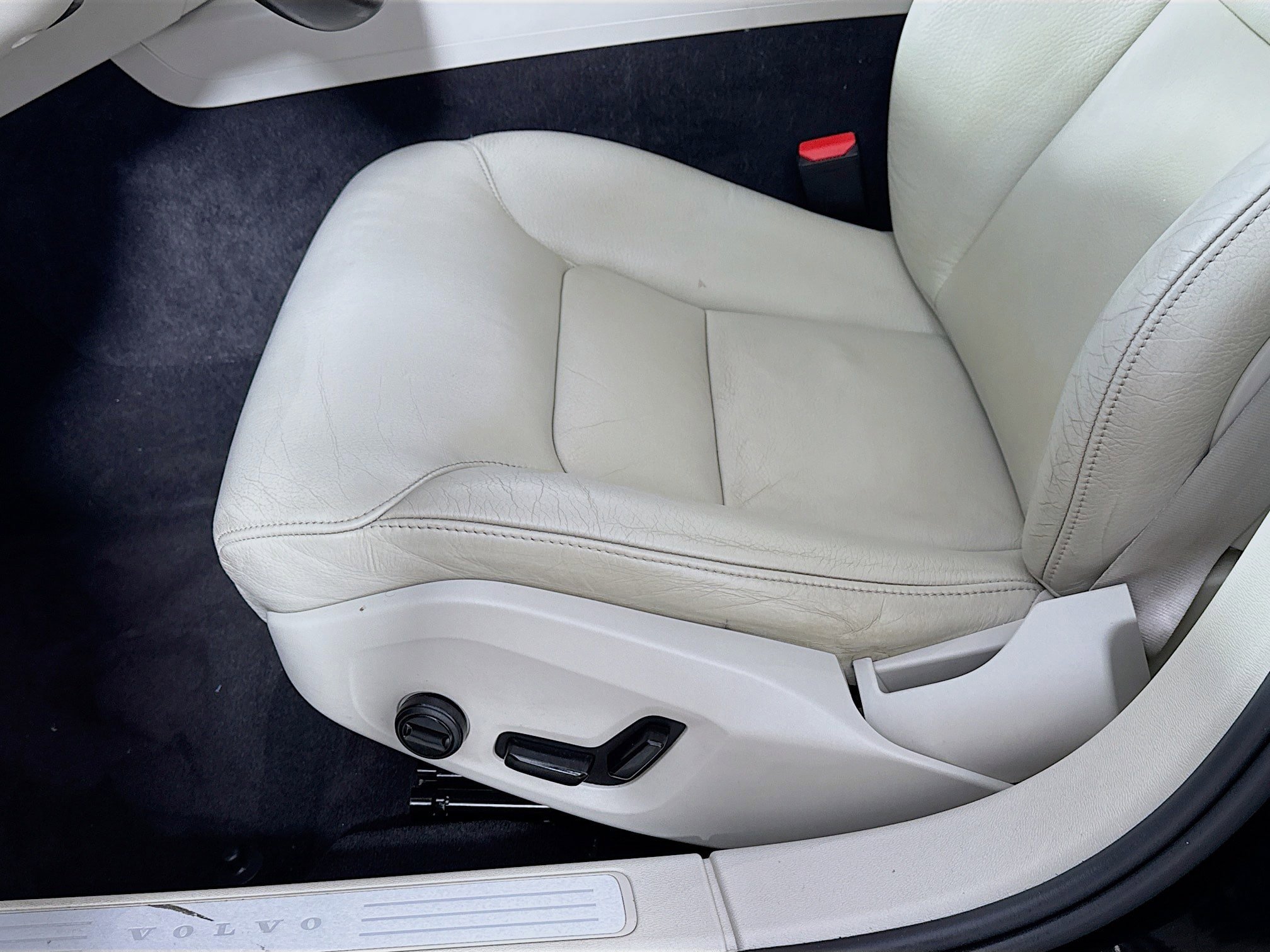 Used 2022 Volvo S60 B5 Momentum image 21