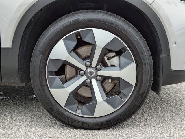 Certified 2025 Volvo XC40 B5 Plus AWD/4WD image 14
