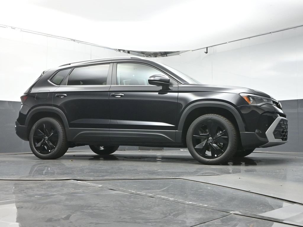 New 2025 Volkswagen Taos SE image 33