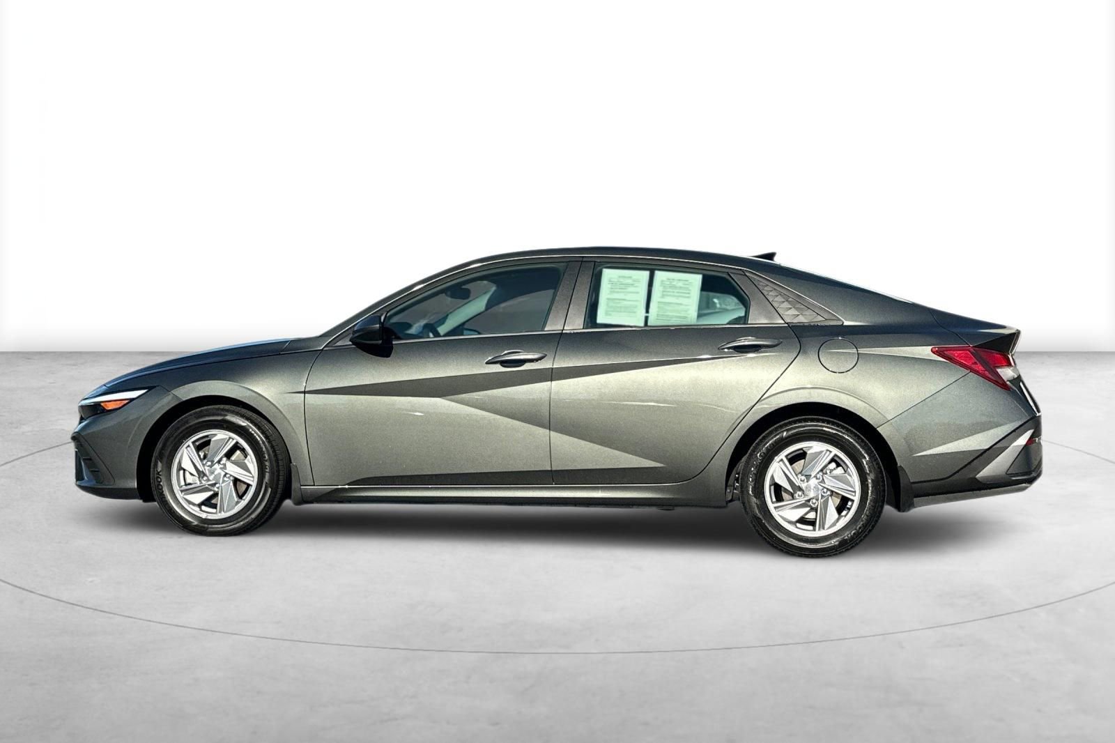 Certified 2026 Hyundai Elantra SE FWD image 3