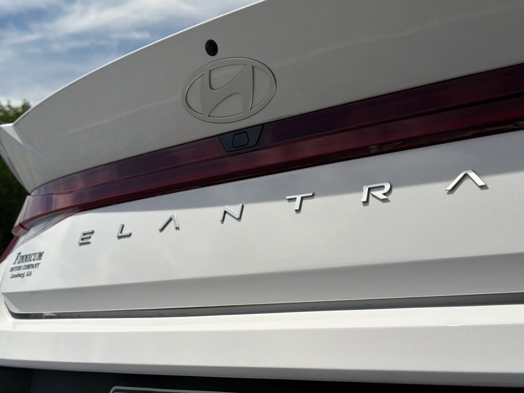 Used 2024 Hyundai Elantra SEL w/ Convenience Package FWD image 18