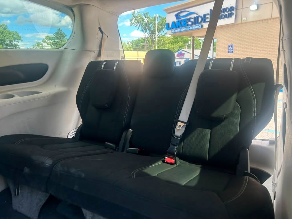 Used 2023 Chrysler Voyager LX FWD image 14