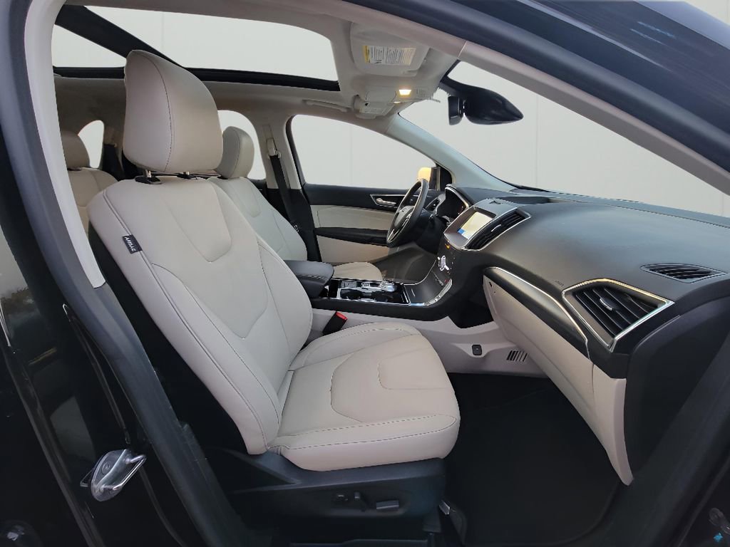 Used 2020 Ford Edge Titanium image 37