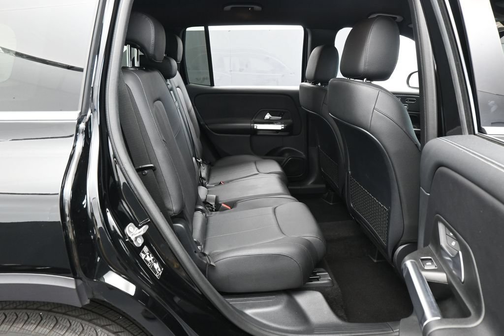 Used 2025 Mercedes-Benz GLB 250 image 38
