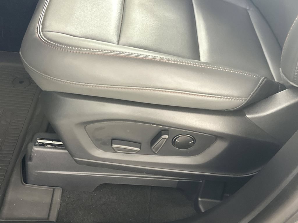 Used 2025 Ford Explorer Active w/ Active Comfort Package RWD image 12