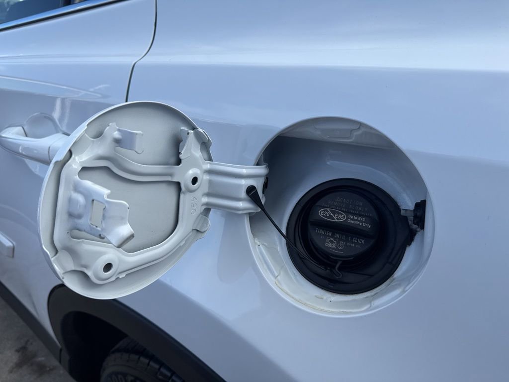 Used 2016 Toyota RAV4 SE image 18