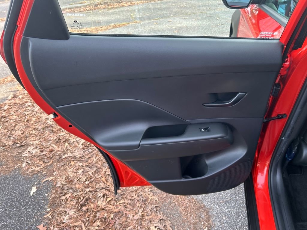 Certified 2025 Hyundai Kona SE image 23