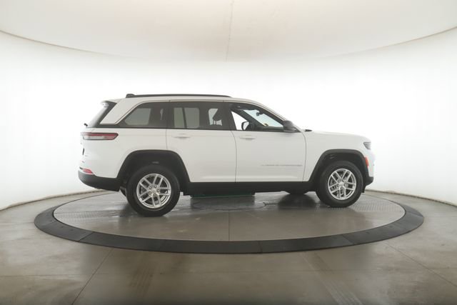 Used 2025 Jeep Grand Cherokee Laredo X AWD/4WD image 6