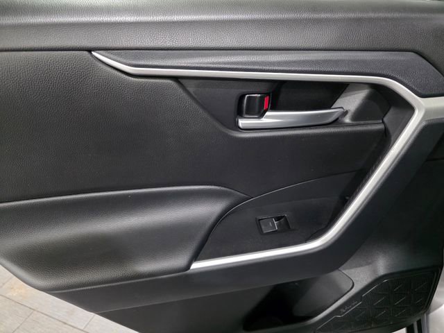 Used 2025 Toyota RAV4 XLE AWD/4WD image 11