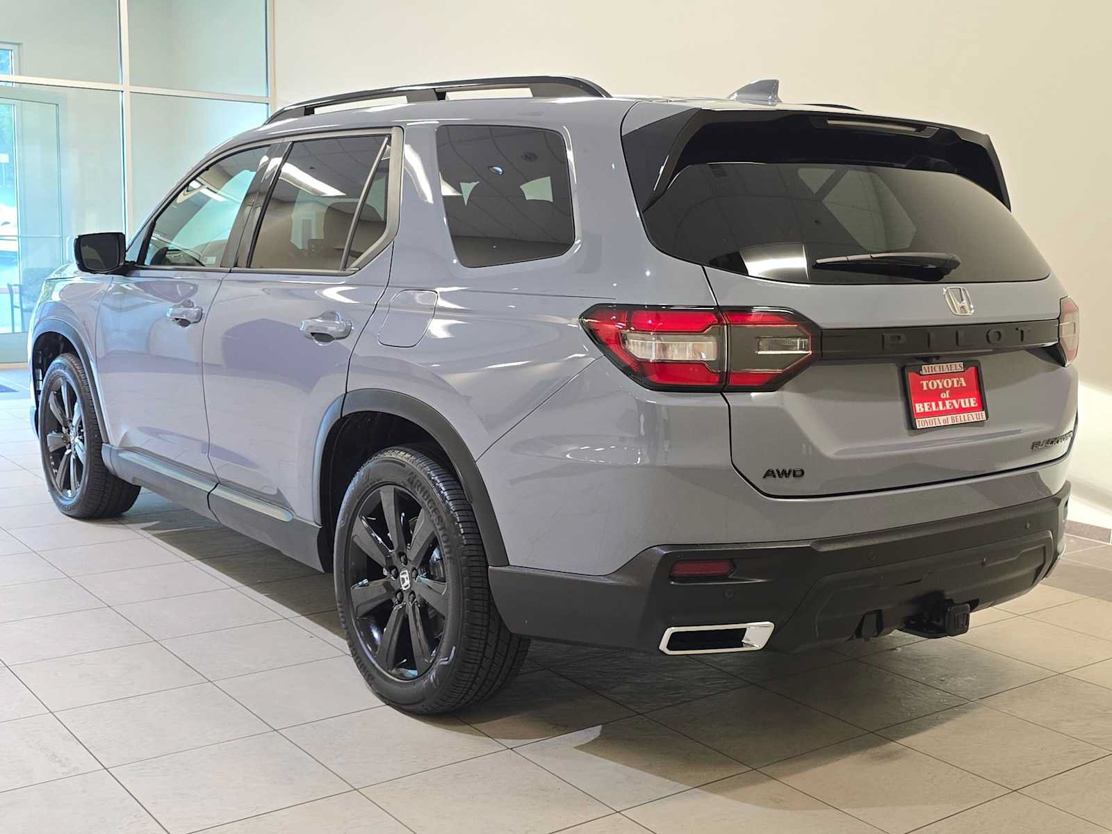 Used 2025 Honda Pilot Black Edition image 4