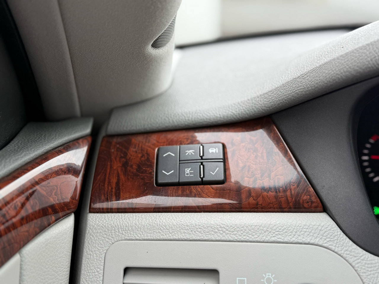 Used 2006 Cadillac DTS image 57