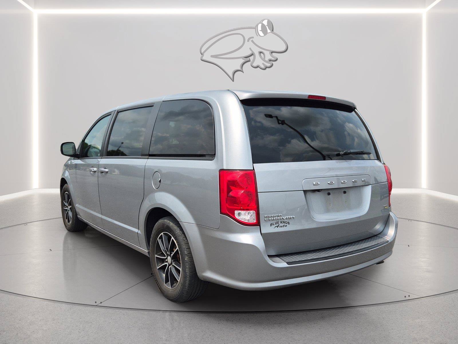 Used 2019 Dodge Grand Caravan SXT w/ Blacktop Package FWD image 7