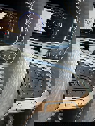 Certified 2025 Volkswagen Taos SEL image 19