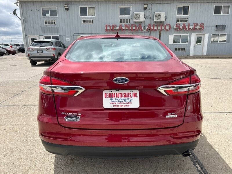 Used 2019 Ford Fusion SE image 4
