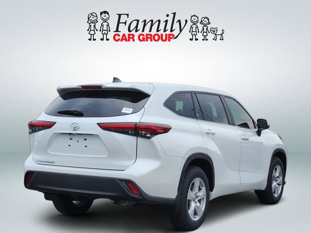 Used 2023 Toyota Highlander L FWD image 4