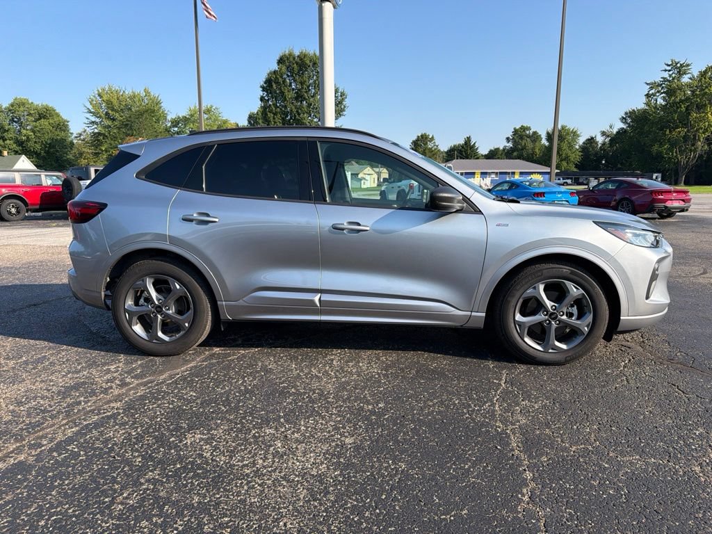 Used 2023 Ford Escape ST-Line w/ Tech Pack #1 FWD image 9