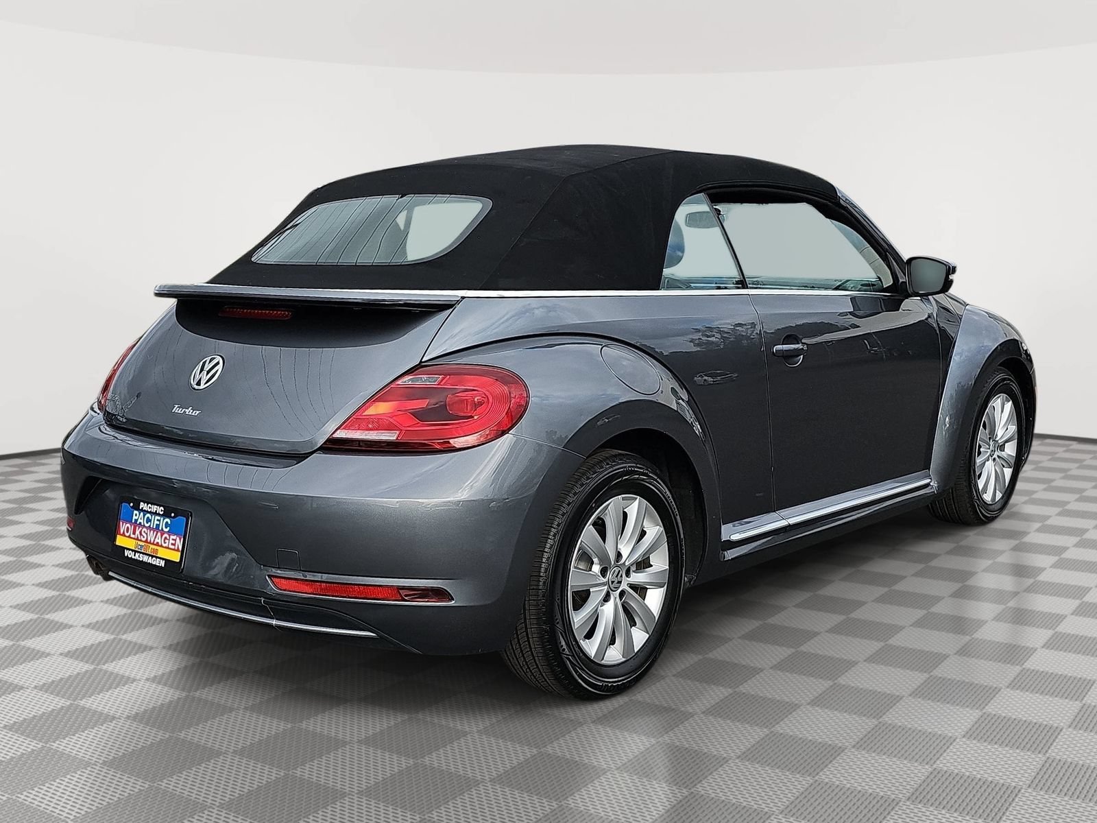 Used 2018 Volkswagen Beetle 2.0T S FWD image 5