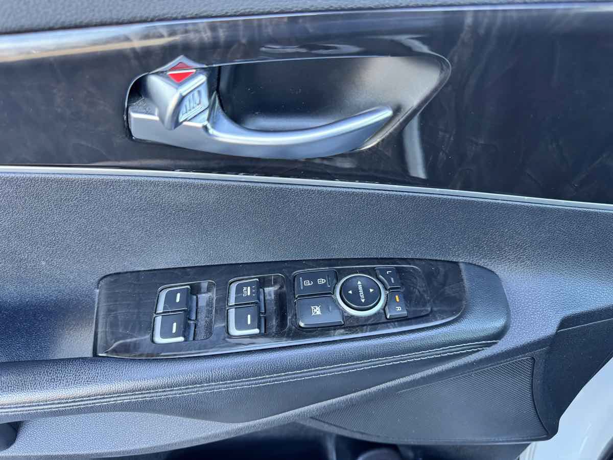 Used 2016 Kia Sorento AWD image 40
