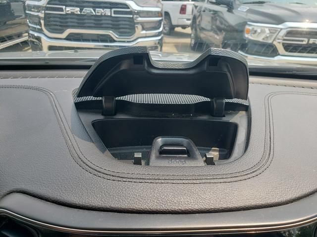 Used 2019 Jeep Cherokee Limited w/ Trailer Tow Group AWD/4WD image 25