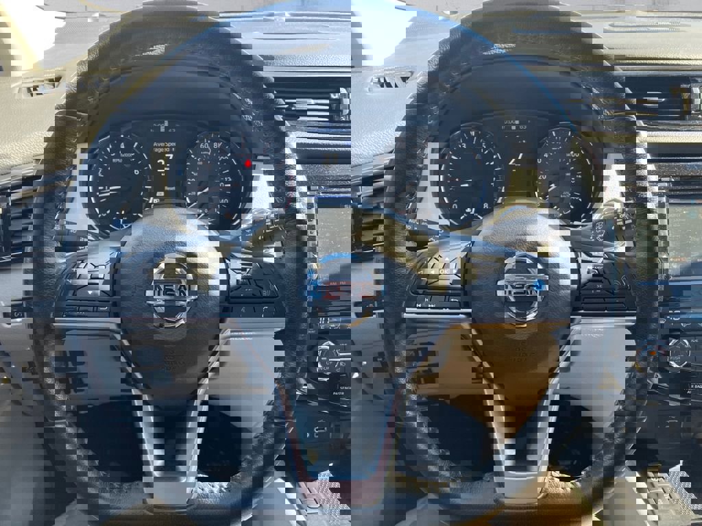 Used 2022 Nissan Rogue Sport SL w/ Premium Package image 8