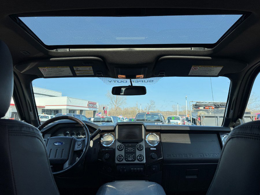 Used 2015 Ford F350 Platinum w/ Platinum Package image 21