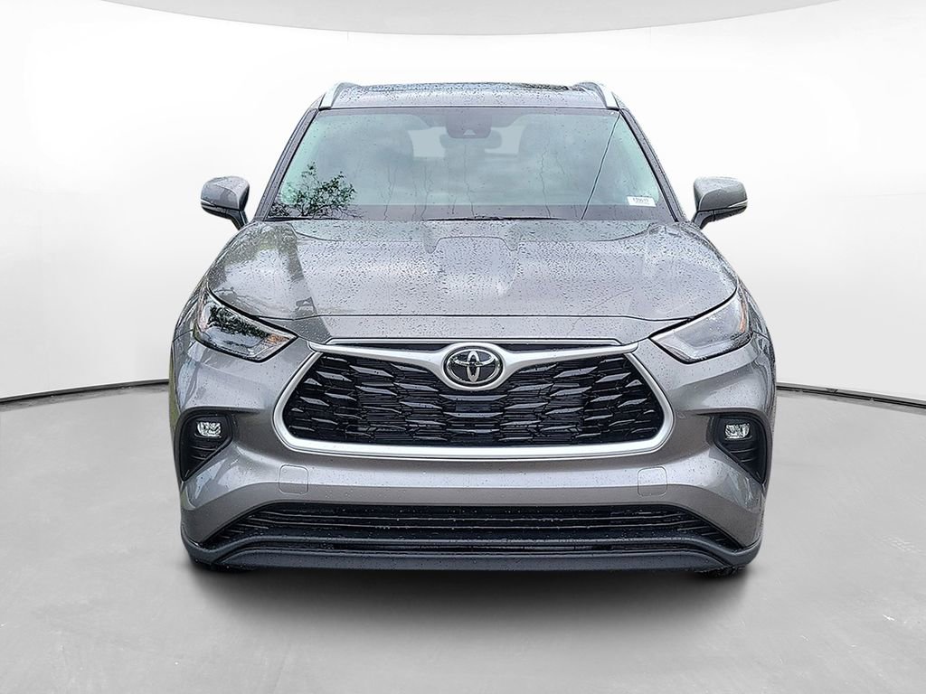New 2026 Toyota Highlander XLE image 2