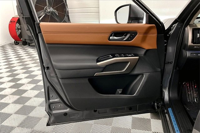 New 2025 Nissan Pathfinder Platinum w/ Cargo Package image 29