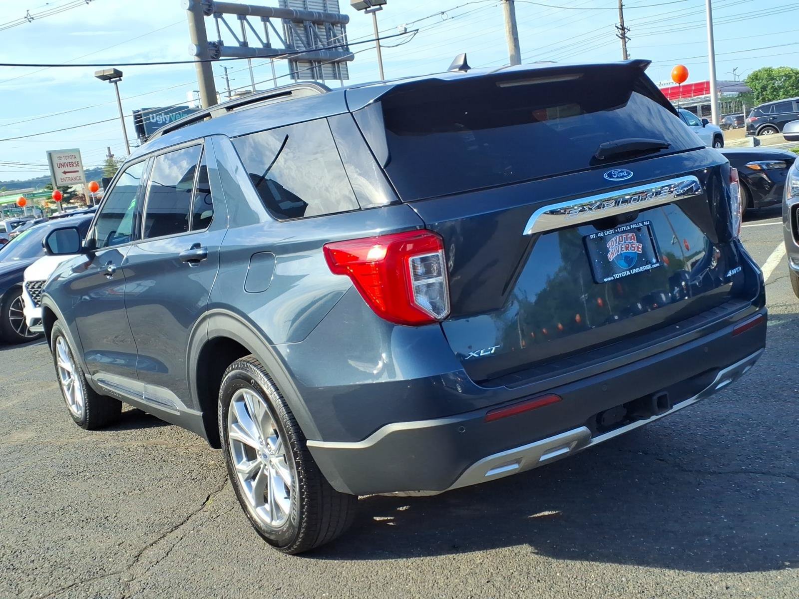 Used 2024 Ford Explorer XLT w/ Equipment Group 202A AWD/4WD image 4