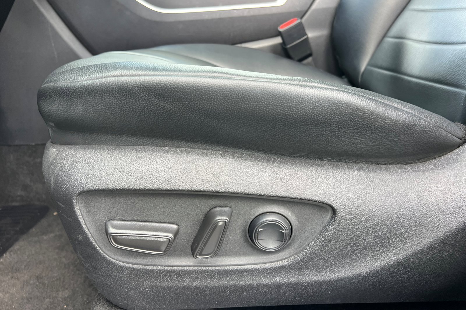 Used 2024 Toyota Highlander XLE image 13