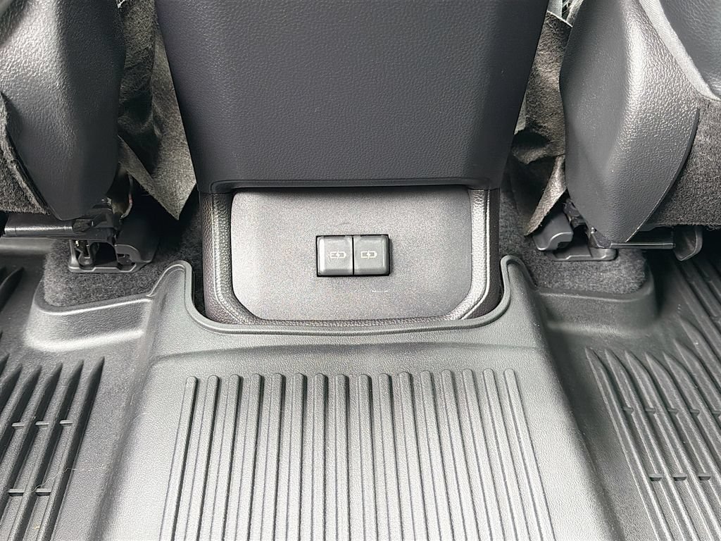 Used 2022 Toyota Highlander XLE AWD/4WD image 27