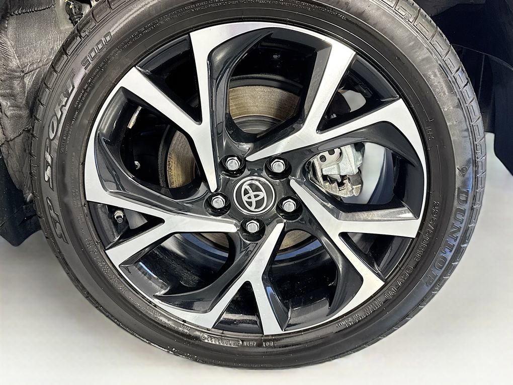 Used 2022 Toyota C-HR XLE image 35