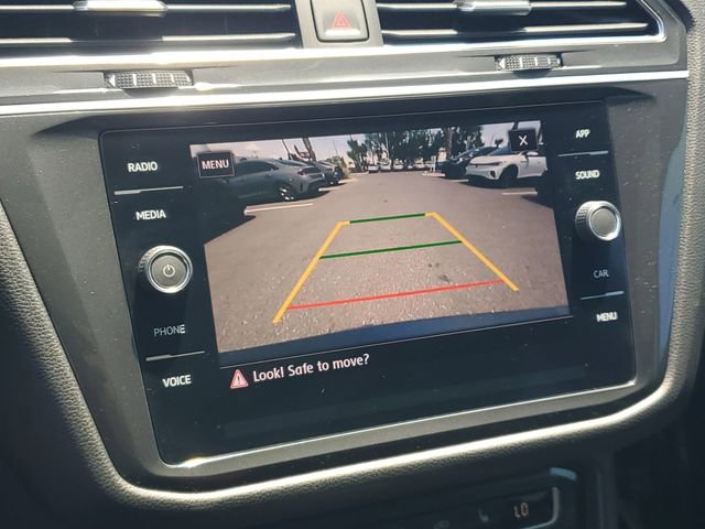 Certified 2020 Volkswagen Tiguan SE w/ Panoramic Sunroof Package FWD image 23