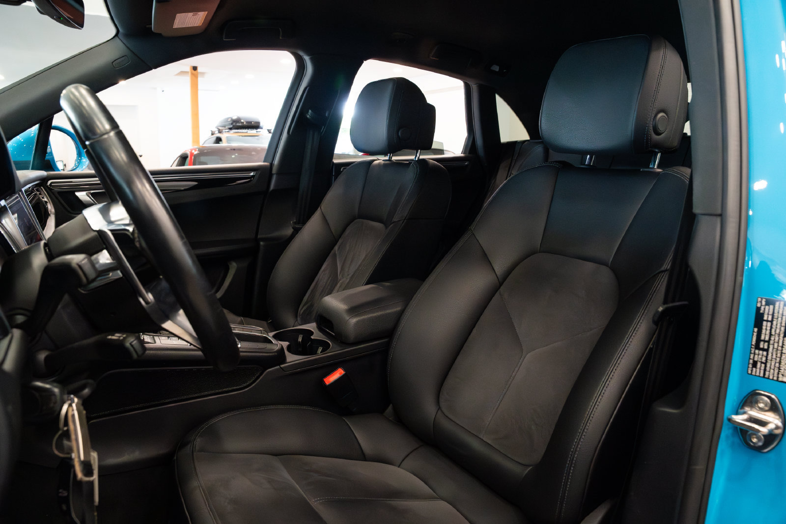 Used 2019 Porsche Macan w/ Premium Package AWD/4WD image 18