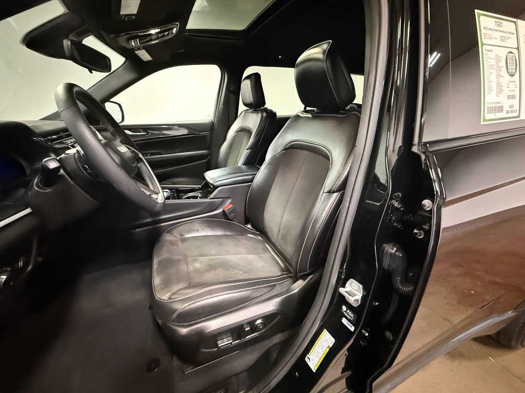 Used 2023 Jeep Grand Cherokee L Laredo AWD/4WD image 13