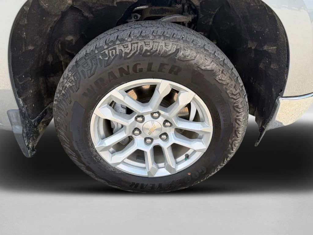 Used 2024 Chevrolet Silverado 1500 LT AWD/4WD image 32