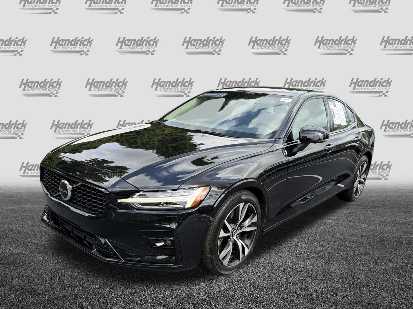 Certified 2025 Volvo S60 B5 Plus FWD image 5