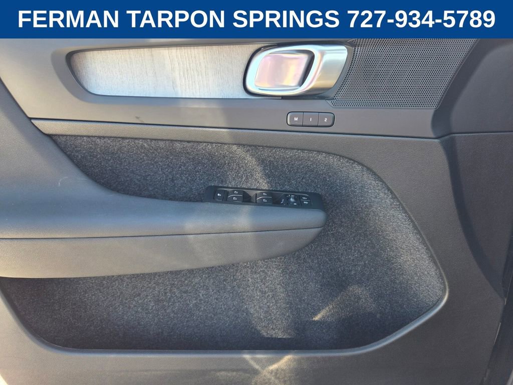 Certified 2025 Volvo XC40 B5 Core image 24