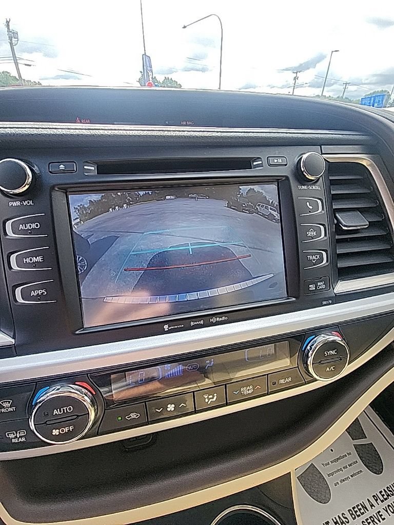 Used 2018 Toyota Highlander XLE AWD/4WD image 24